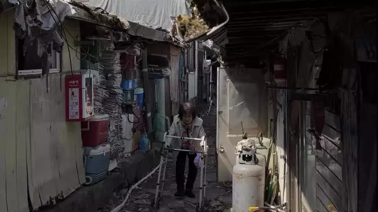 Squatters' Resilience in Seoul's Affluent Gangnam