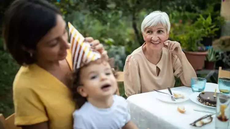 Expert Advice on Responding to Unsolicited Parenting Commentary