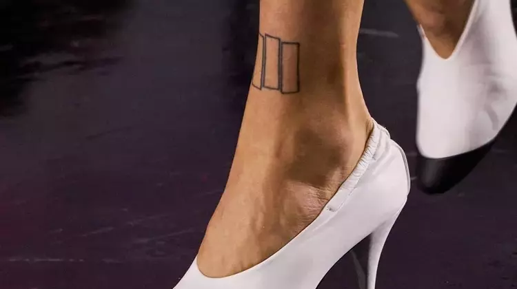 The Global Ascent of Glove Shoes: Comfort Meets Contemporary Chic