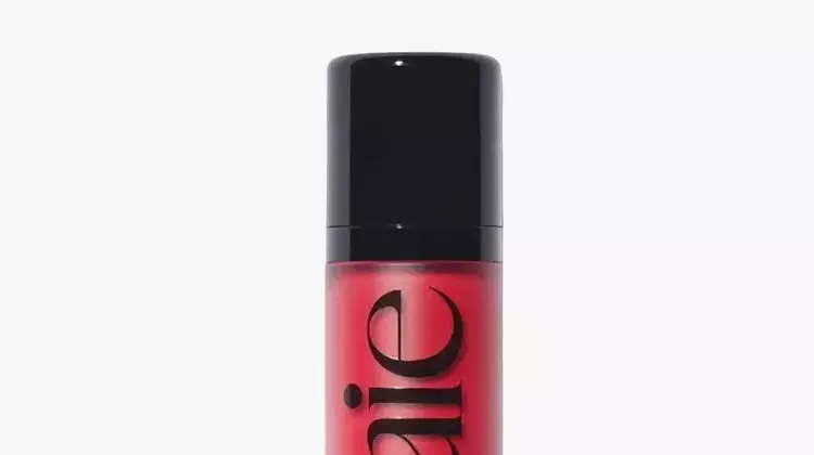 The Enduring Appeal of Red Blush: A Guide to Achieving a Radiant Glow