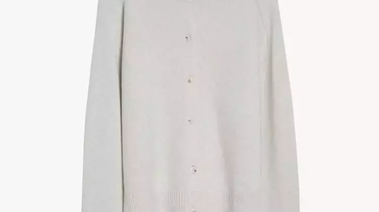 The Ultimate Travel Cardigan Guide: Elevate Your Airport Style with Comfort and Chic