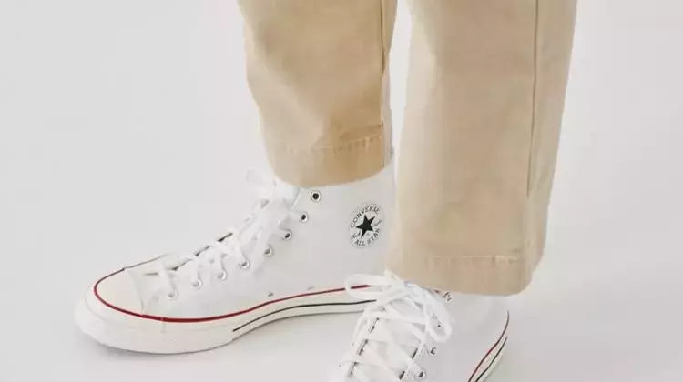 The Ultimate Guide to Men's White Sneakers: Style, Comfort, and Longevity