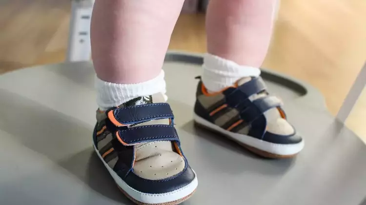 Choosing the Best Footwear for Babies and Toddlers: A Comprehensive Guide