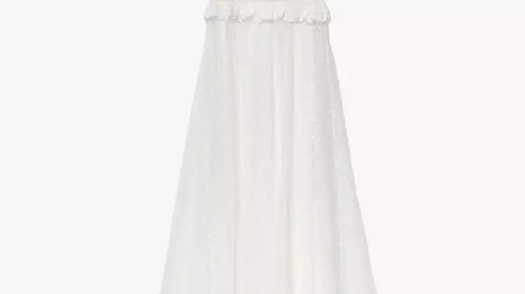 Choosing the Perfect Dress for an Intimate Outdoor Wedding