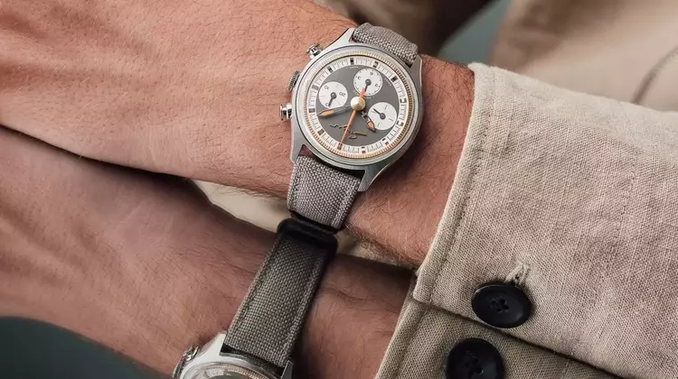 Singer Reimagined Heritage V72: A Golden Touch for an Iconic Chronograph