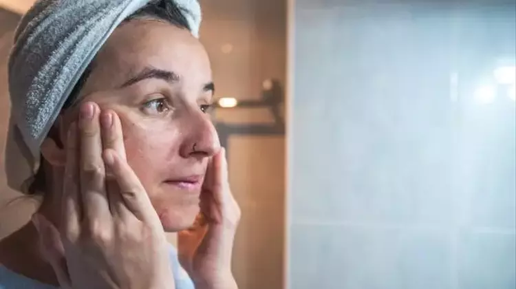 Understanding Retinoids: A Comprehensive Guide to Skincare's Anti-Aging Powerhouses
