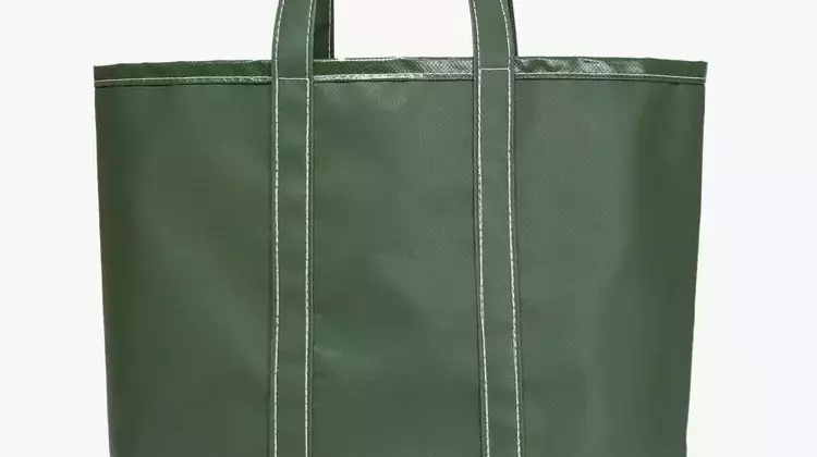 Jeremy Allen White's New Favorite Accessory: The Utility Canvas Mini Rigger Tote