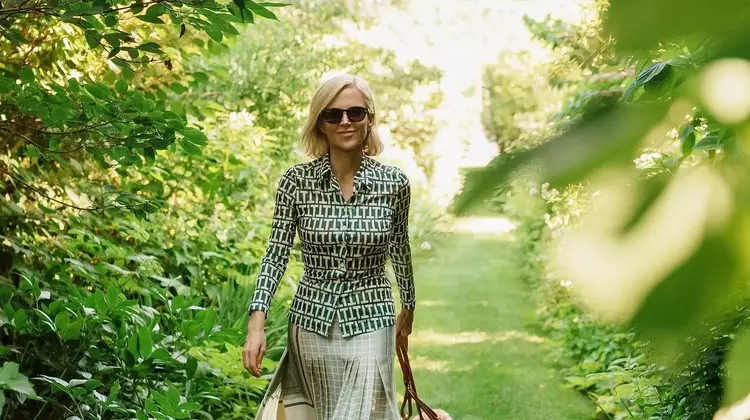 Tory Burch's Canine Companions: A Tale of Two Poodles