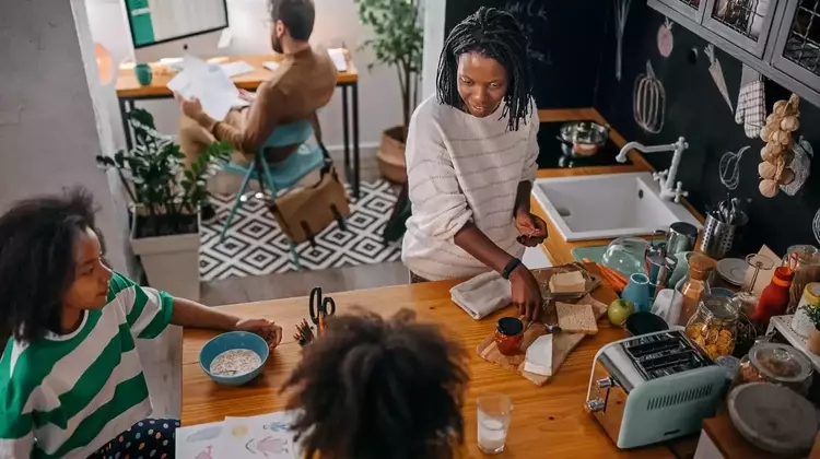 The 'Married Single Mother' Phenomenon: Unpacking Unequal Parental Burdens