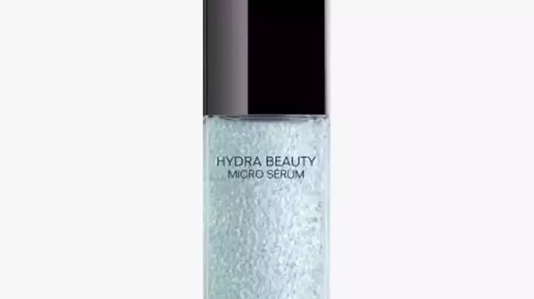 Hydration vs. Moisturization: Understanding the Key to Youthful Skin