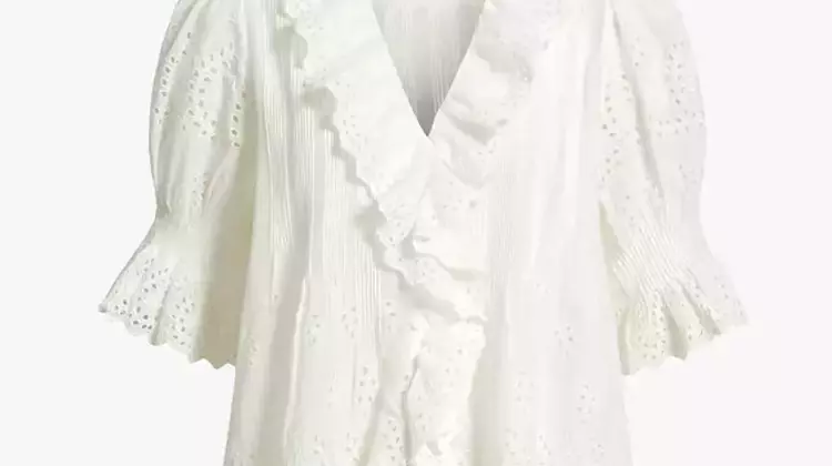 Timeless Fusion: '70s Jeans and Boho Blouses for Fall Fashion