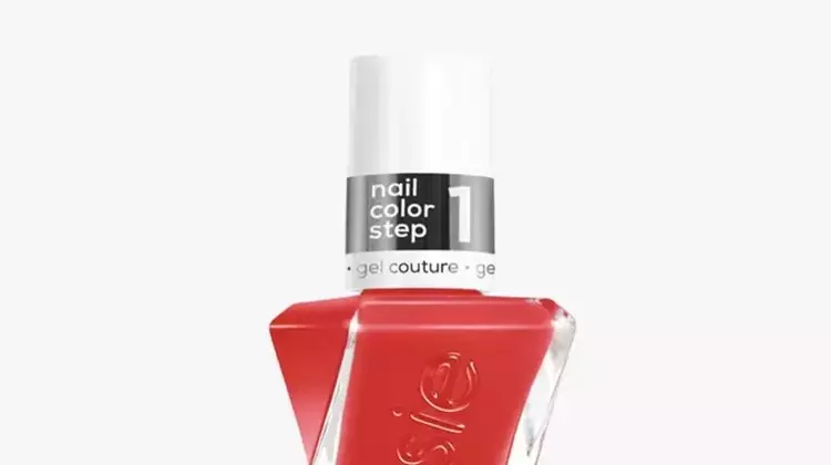 The Rise of Tomato Red Nails: A Summer Trend Embraced by Celebrities