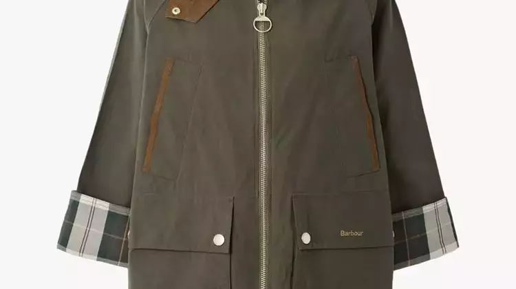 7 Stylish Ways to Wear a Barn Jacket This Fall