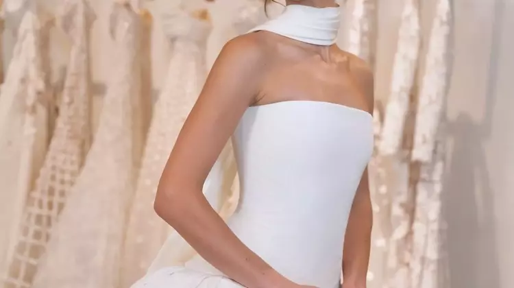 Claudia Sulewski's Wedding Wardrobe: A Glimpse into Her Oscar de la Renta Journey