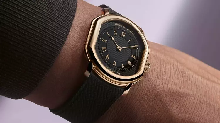 Daniel Roth Unveils Elegant Extra Plat Rose Gold with Gilt Dial