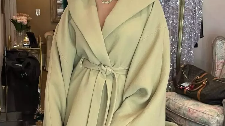 Jennifer Lopez's Autumn Style: Mastering Transitional Dressing