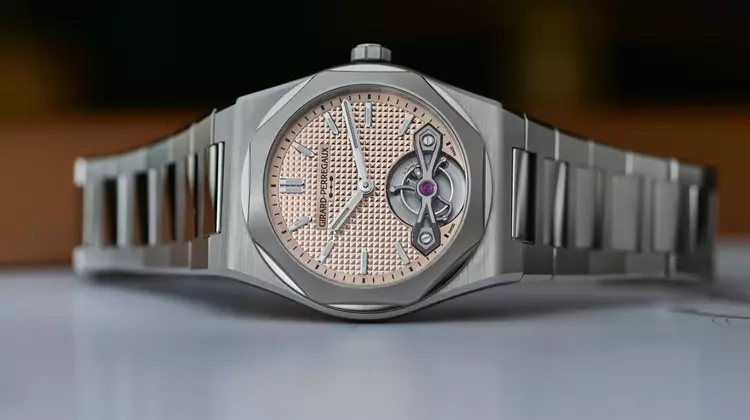 Girard-Perregaux Laureato Fifty Tourbillon Micro-Rotor 39mm: A Fusion of Heritage and Modern Elegance