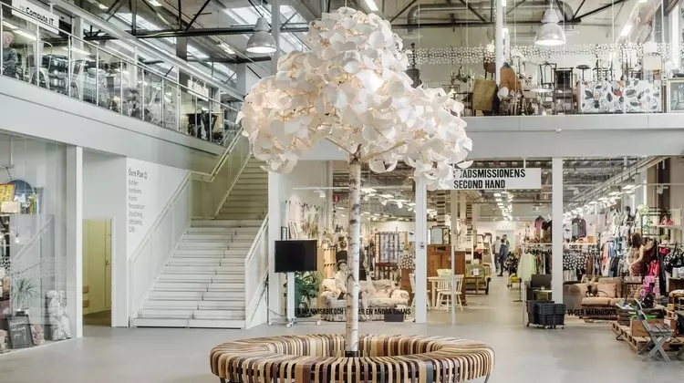Secondhand Sector Faces Crisis Amidst Fast Fashion Boom