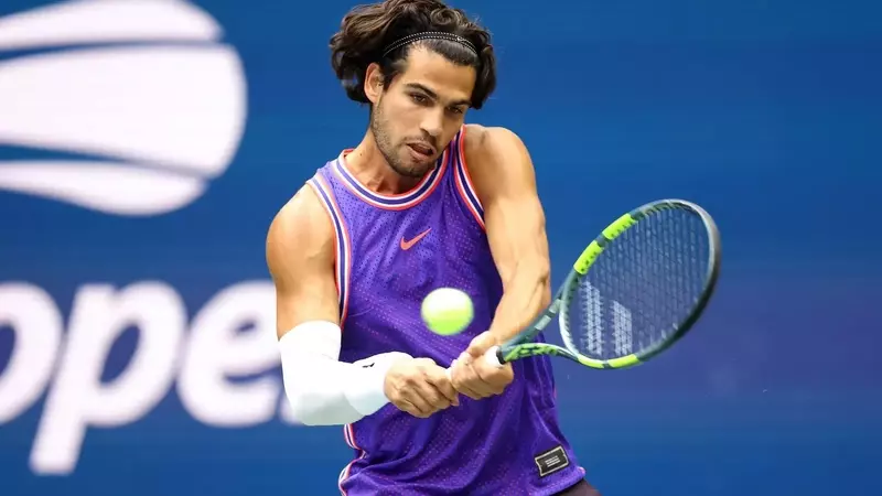 Carlos Alcaraz's Distinctive Style on the Tennis Court
