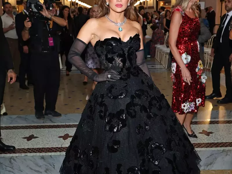 Jennifer Lopez's Captivating "Dolce Vita" Moment at Vogue World: Milano